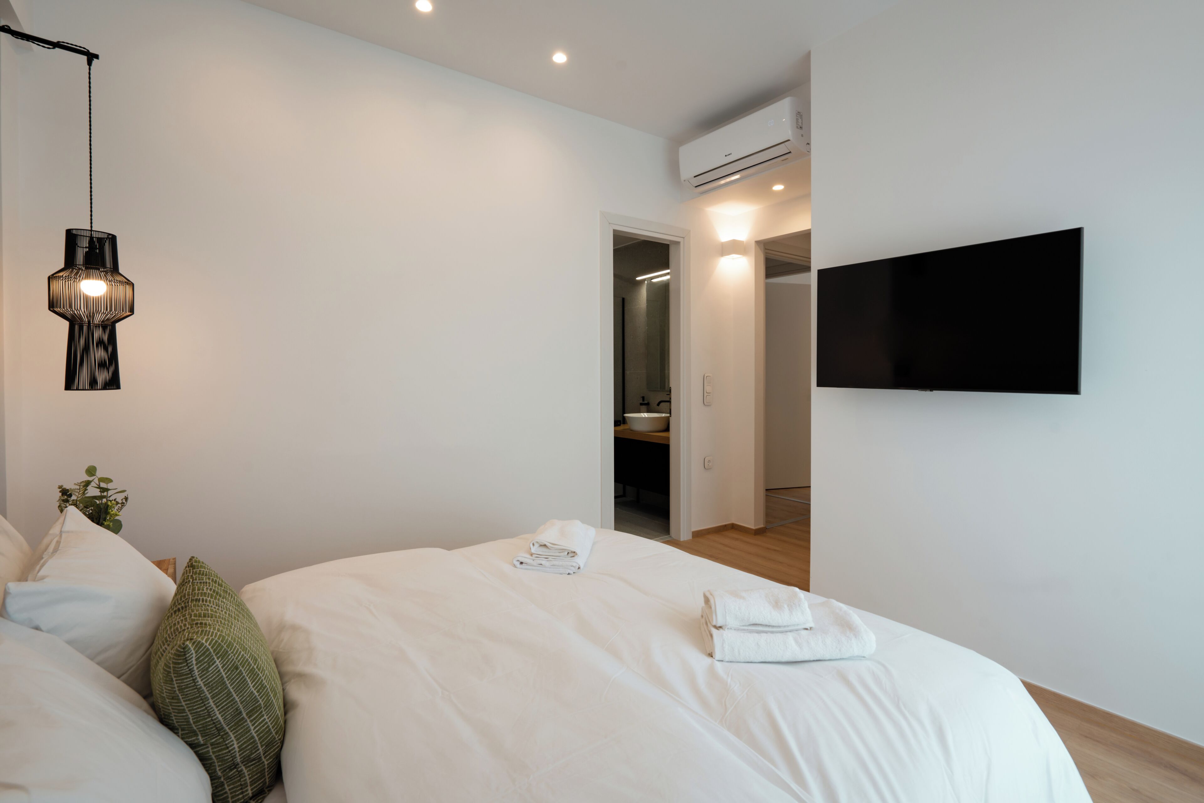 Apartamento superluxo | Roupas de cama premium, cofres nos quartos, individualmente decorados
