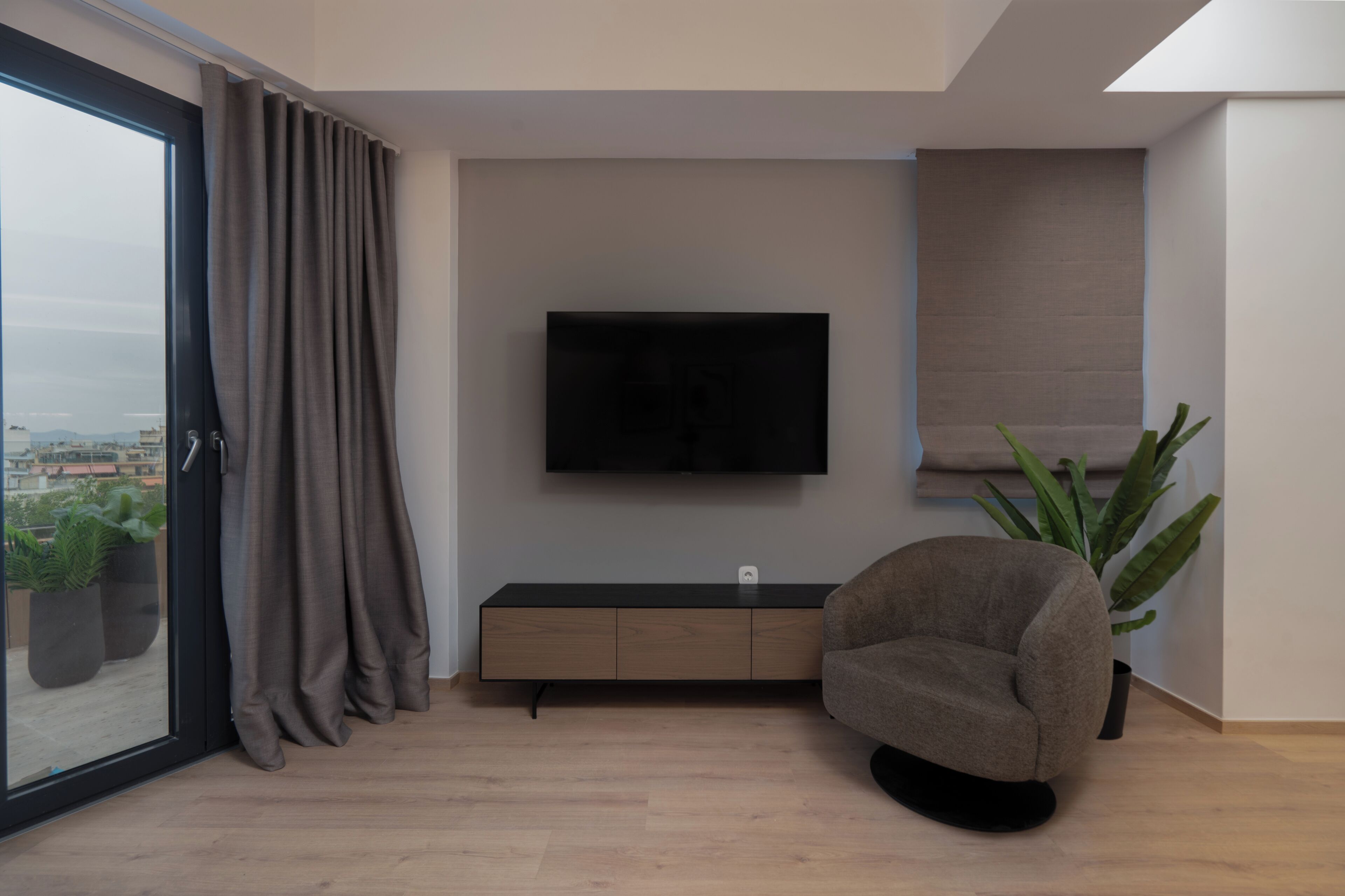 Apartamento de lujo | Zona de estar | Televisión de pantalla plana de 40 pulgadas con canales digitales