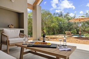 Outdoor dining - Kimbilia Luxury Villa  (Hoedspruit)