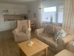 Living area - Apartment “Dorsch” with Shared Garden and Wi-Fi (Maasholm)