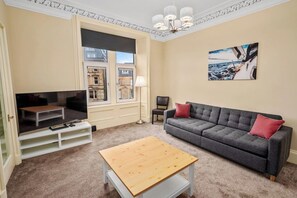 Smart TV - The Oban Apartment. Modern 2 bedroom apartment. (Oban)