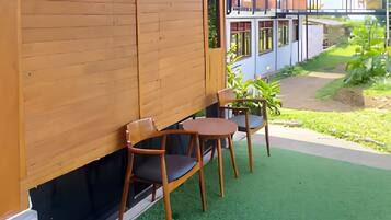 Bungalow, Garden View | Outdoor dining