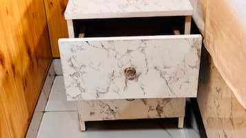 Comfort dubbelrum - balkong - utsikt mot bergen | Interiör