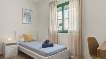3 chambres, fer et planche à repasser, Wi-Fi, draps fournis