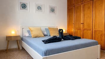 3 slaapkamers, een strijkplank/strijkijzer, wifi, beddengoed
