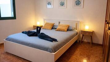 3 slaapkamers, een strijkplank/strijkijzer, wifi, beddengoed