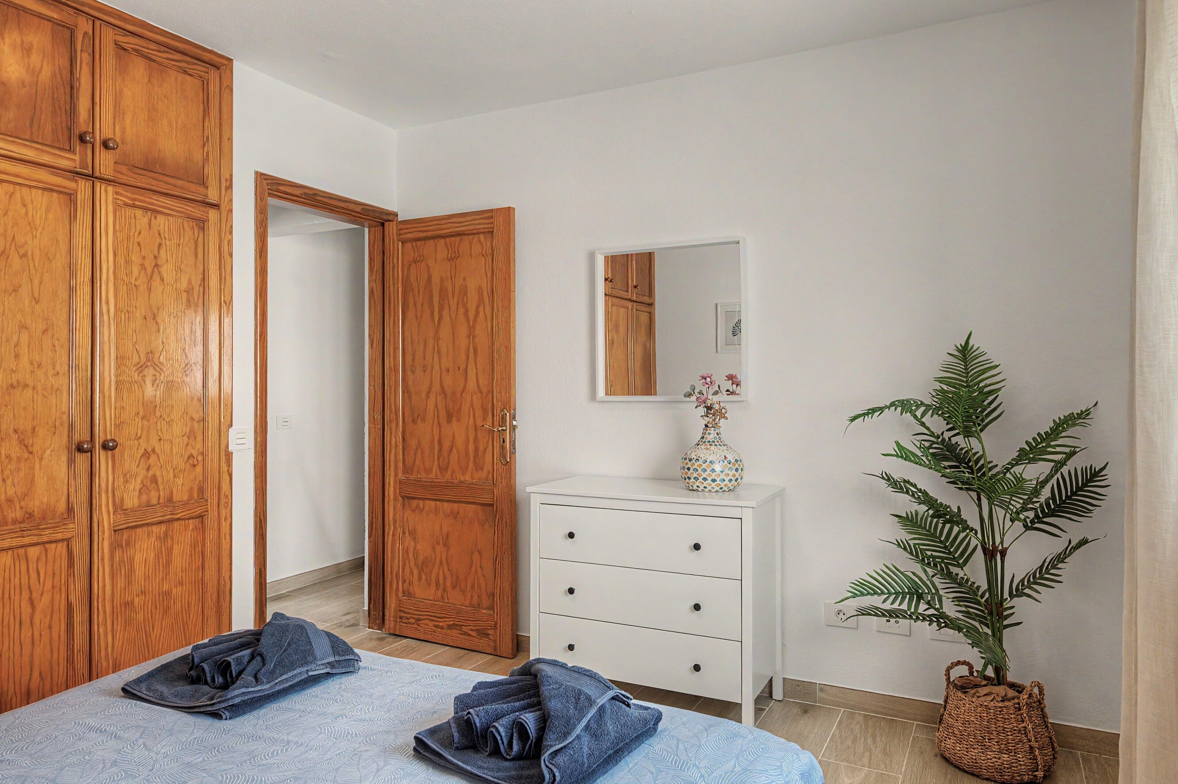 3 chambres, fer et planche à repasser, Wi-Fi, draps fournis