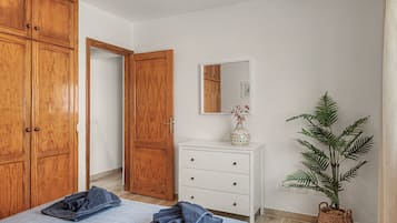 3 chambres, fer et planche à repasser, Wi-Fi, draps fournis