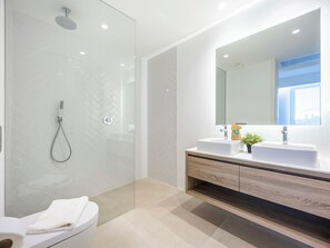 Shower, hair dryer, towels - Burgau Sea Garden - Apartment O0 (Budens)