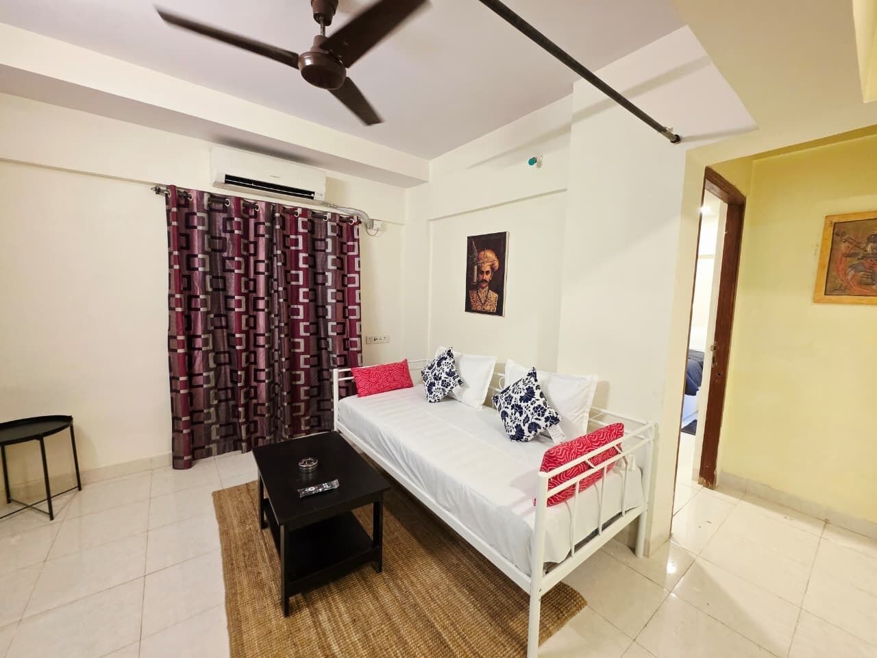 2 bedrooms, internet, bed sheets