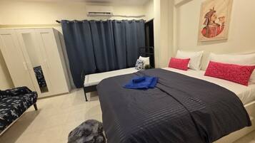 2 bedrooms, internet, bed sheets