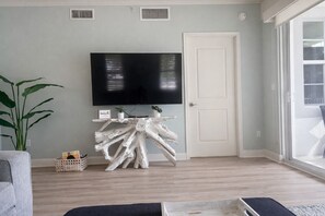 TV - Beautiful, Stylish Poolside Condo! (Bonita Springs)