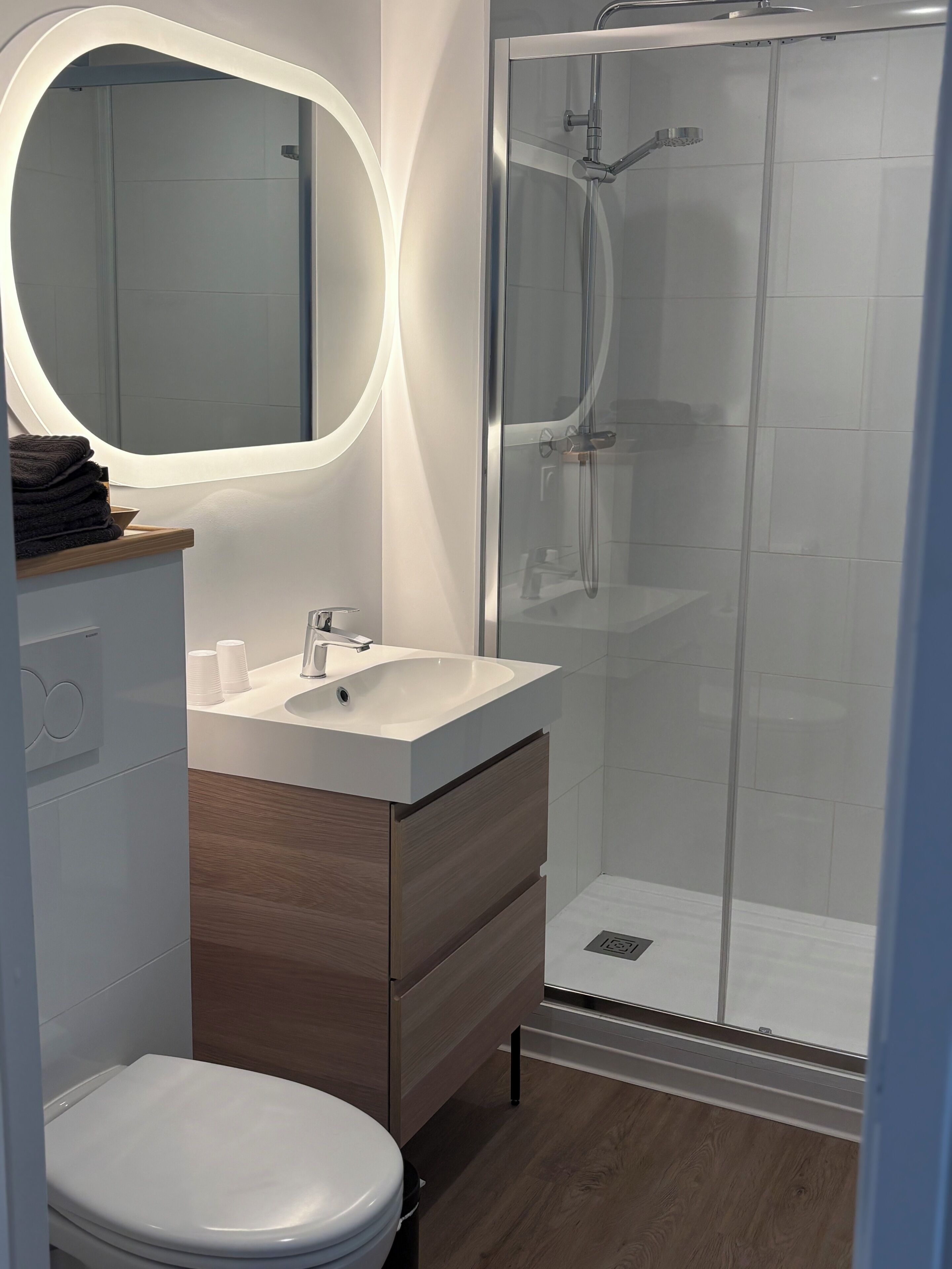 Superior Twin kamer | Badkamer | Een douche, handdoeken, zeep, shampoo