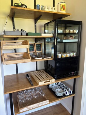 Daily buffet breakfast for a fee - Hôtel L'Escale des Hayons (Esclavelles)