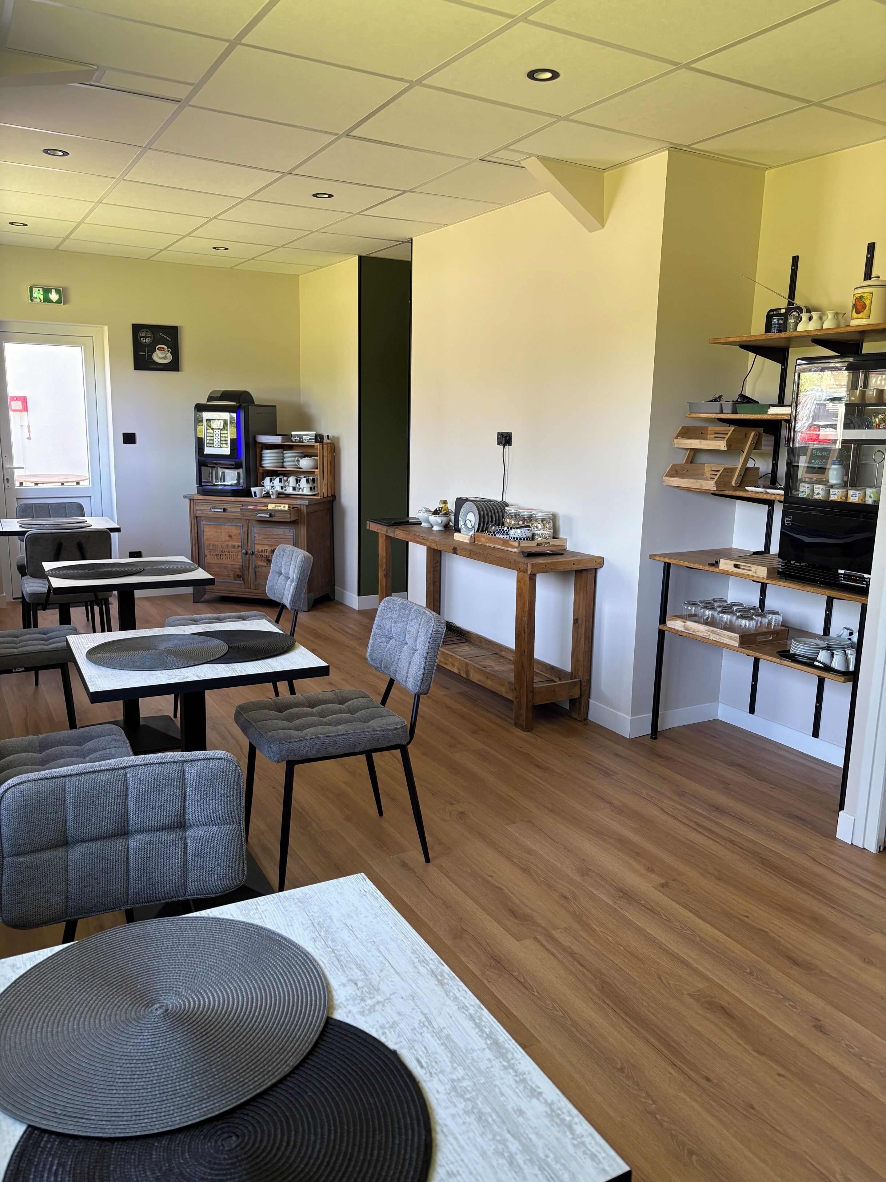 Petit déjeuner buffet servi tous les jours en supplément