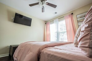 4 bedrooms, iron/ironing board, WiFi, bed sheets - Lovely 4-bedroom house in charming Columbia, SC (Columbia)