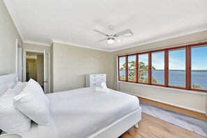 5 bedrooms, WiFi, bed sheets