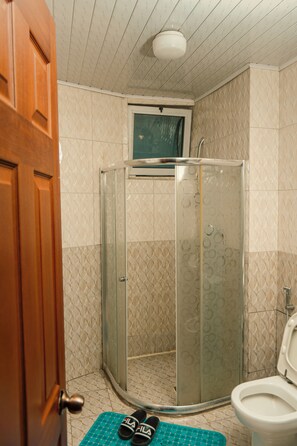 Camera Deluxe con letto matrimoniale o 2 letti singoli, vista città | Bagno