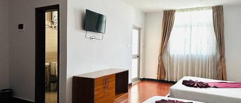 Comfort Studio Suite, City View | In-room safe, iron/ironing board, free WiFi