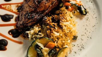 Alimentos y bebidas