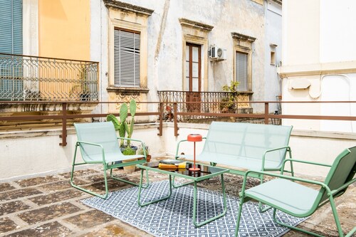 Apartment 'L'angolo Del Teatro' with Private Terrace and Air Conditioning