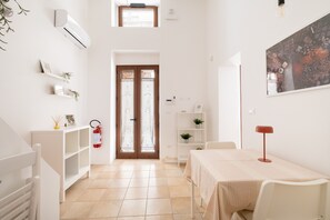 Dining - Apartment 'L'angolo Del Teatro' with Private Terrace and Air Conditioning (Galatone)