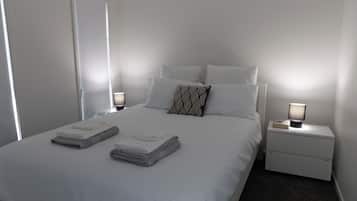 4 bedrooms, iron/ironing board, WiFi, bed sheets