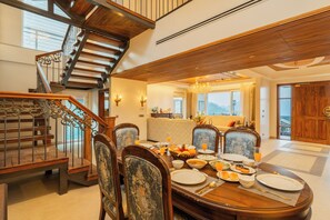Dining - ELIVAAS privé The Royce Orchid 4BHK (Kasauli)
