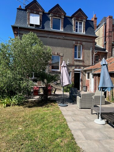 Chambre d’hôtes avec terrasse partagée, jardin privé et Wi-Fi
