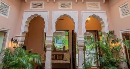 Mukam at Kanakvilas