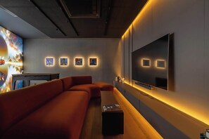 Fernseher, Tischfußball, Arbeitsbereiche