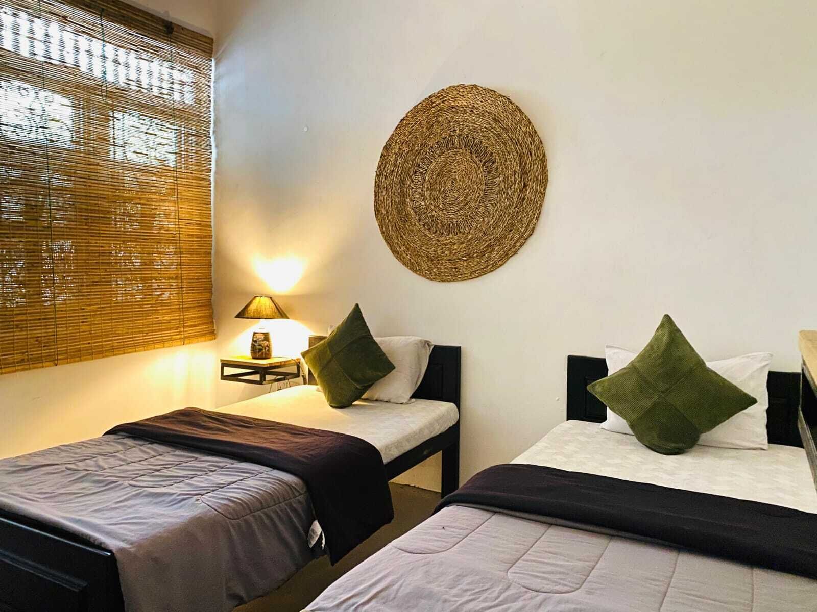 3 habitaciones, tabla de planchar con plancha, wifi y ropa de cama 