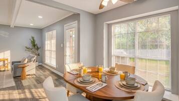 House | 4 bedrooms, Internet