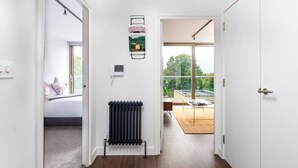 Interior - Modern 1-Bedroom Flat (CRE8) (Greater London)