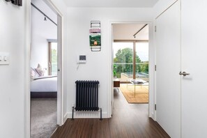 Interior - Modern 1-Bedroom Flat (CRE8) (Greater London)