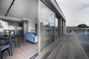 Outdoor dining - Modern 1-Bedroom Flat (CRE8) (Greater London)