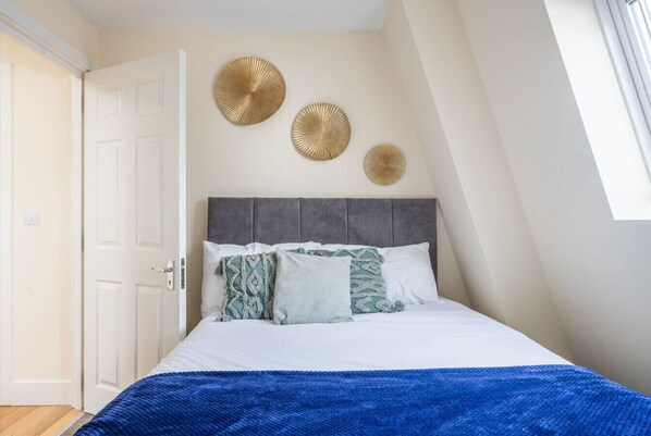 Room - Stylish 3 Bedroom Flat (CRC) (Greater London)