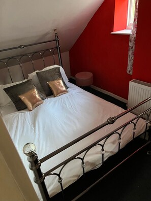 Room - Hallow Cottage, a riverside retreat (Newtownstewart)