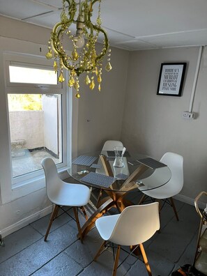 Dining - Hallow Cottage, a riverside retreat (Newtownstewart)