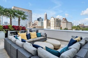 Property grounds - Queen City Haven - Free Parking, Pool, Balcony (Charlotte)