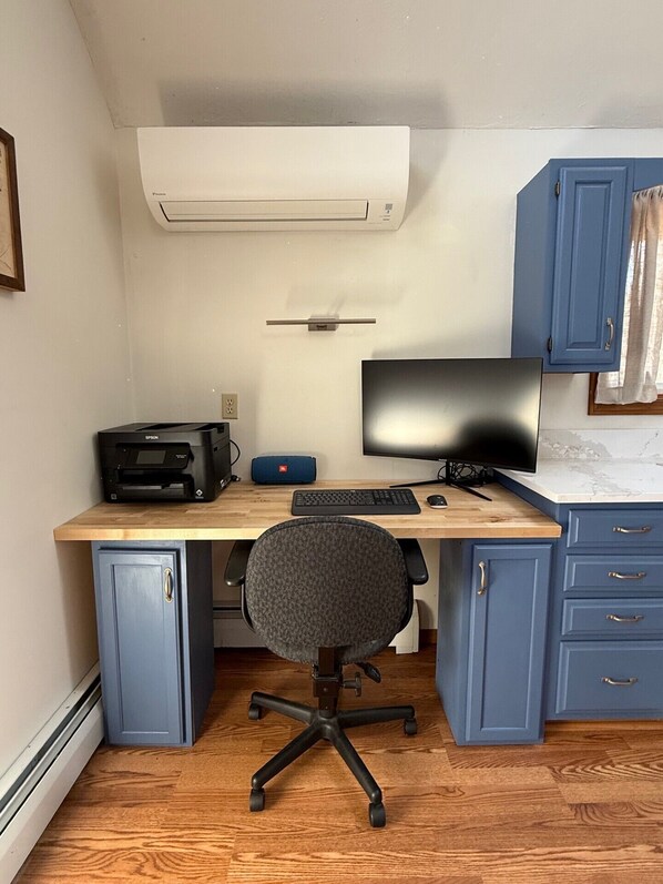 Interior - Paradise found on peaceful Wakondah Pond 3 Bedrooms 2 Baths Sleeps 6 (Moultonborough)