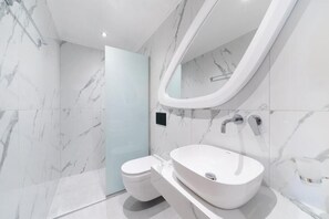 Suite | Baño | Secadora de cabello, toallas, jabón, shampoo 