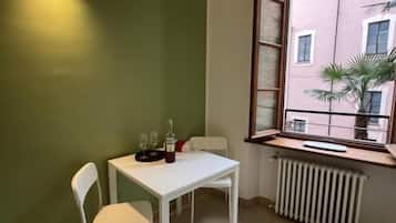 Căn hộ Tiêu chuẩn, ban công, quang cảnh sân vườn | Khu ăn uống