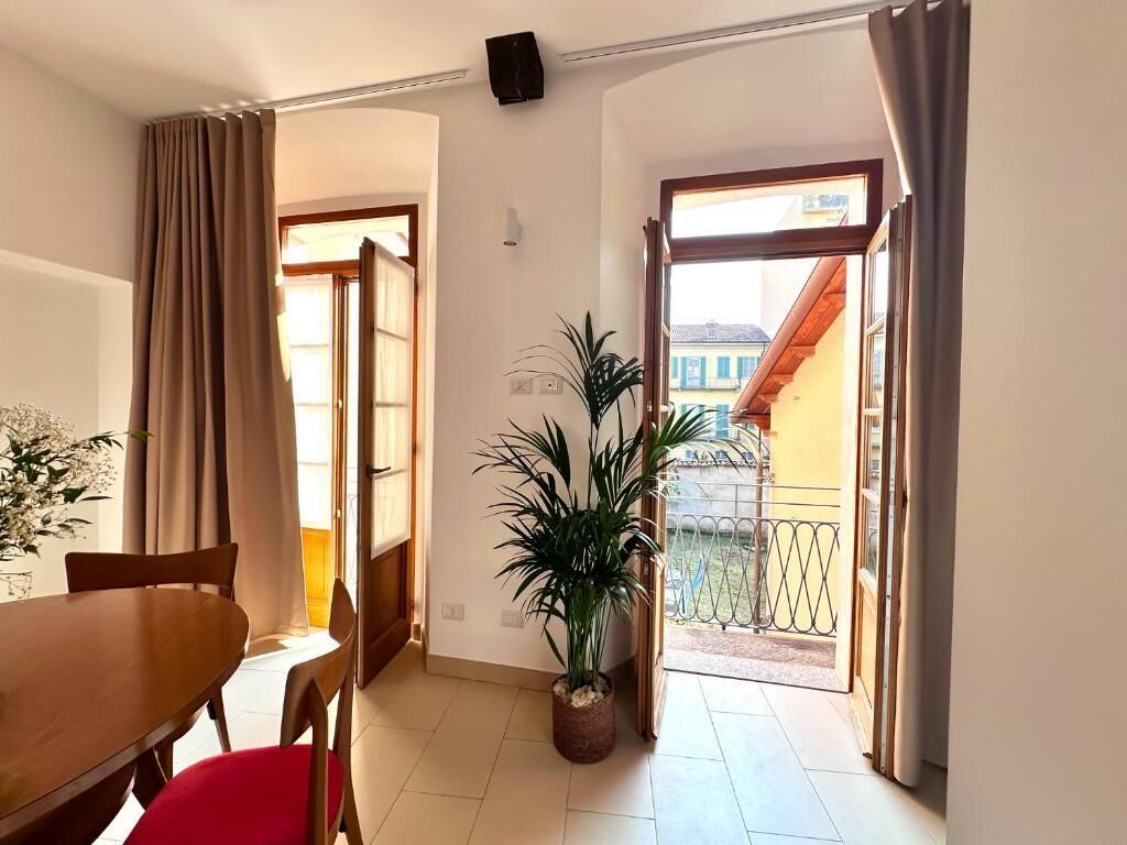 สแตนดาร์ดอพาร์ทเมนท์, ระเบียง, วิวสวนหย่อม | ร้านอาหาร