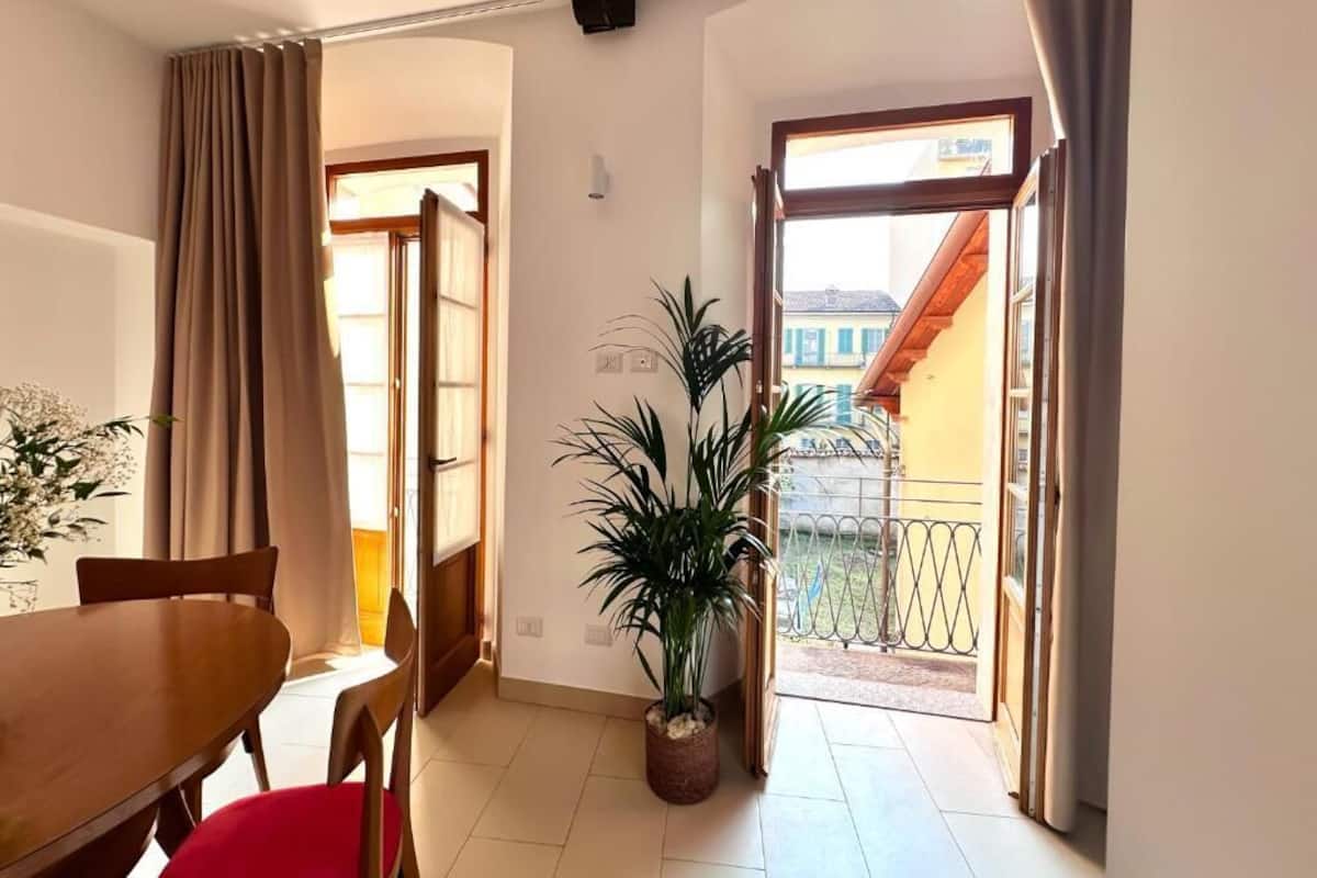 Standard Apartment, Balcony, Courtyard View | Dining