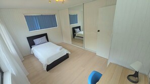 Room - Home with water view in Central Coast (Budgewoi)