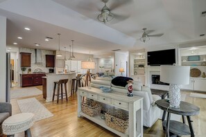 Smart TV - 7 Rum Row - Private Pool, Golf Views & Walk to the Beach in Palmetto Dunes (Hilton Head Island)