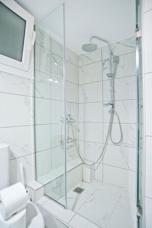 Hair dryer, towels, toilet paper - Urban Muse Exarchia (Athina)