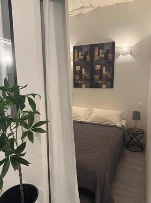 1 bedroom, in-room safe, iron/ironing board, free WiFi - Lovely Charrons 3 - Large New Studio, 50 m from the Port, Centre Saint-Tropez (Saint-Tropez)