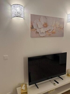 Interior - Lovely Charrons 2 - Very Large New Studio, 50 m from the Port, Centre Saint-Tropez (Saint-Tropez)
